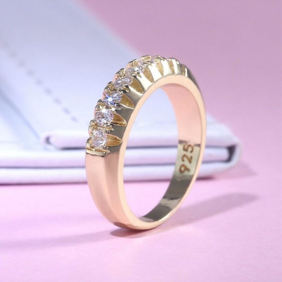 New  Round Cut Cubic Zirconia Ring - Picture 6 of 7